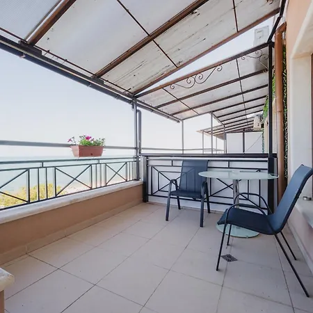 Апартамент Seafront With Panoramic Terrace *